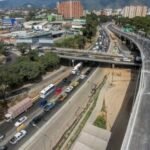 Vientos huracanados dañan el obelisco de la Plaza de la República en Maracaibo