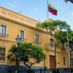 Gobierno venezolano entrega 102 viviendas rehabilitadas a familias afectadas por los terremotos.